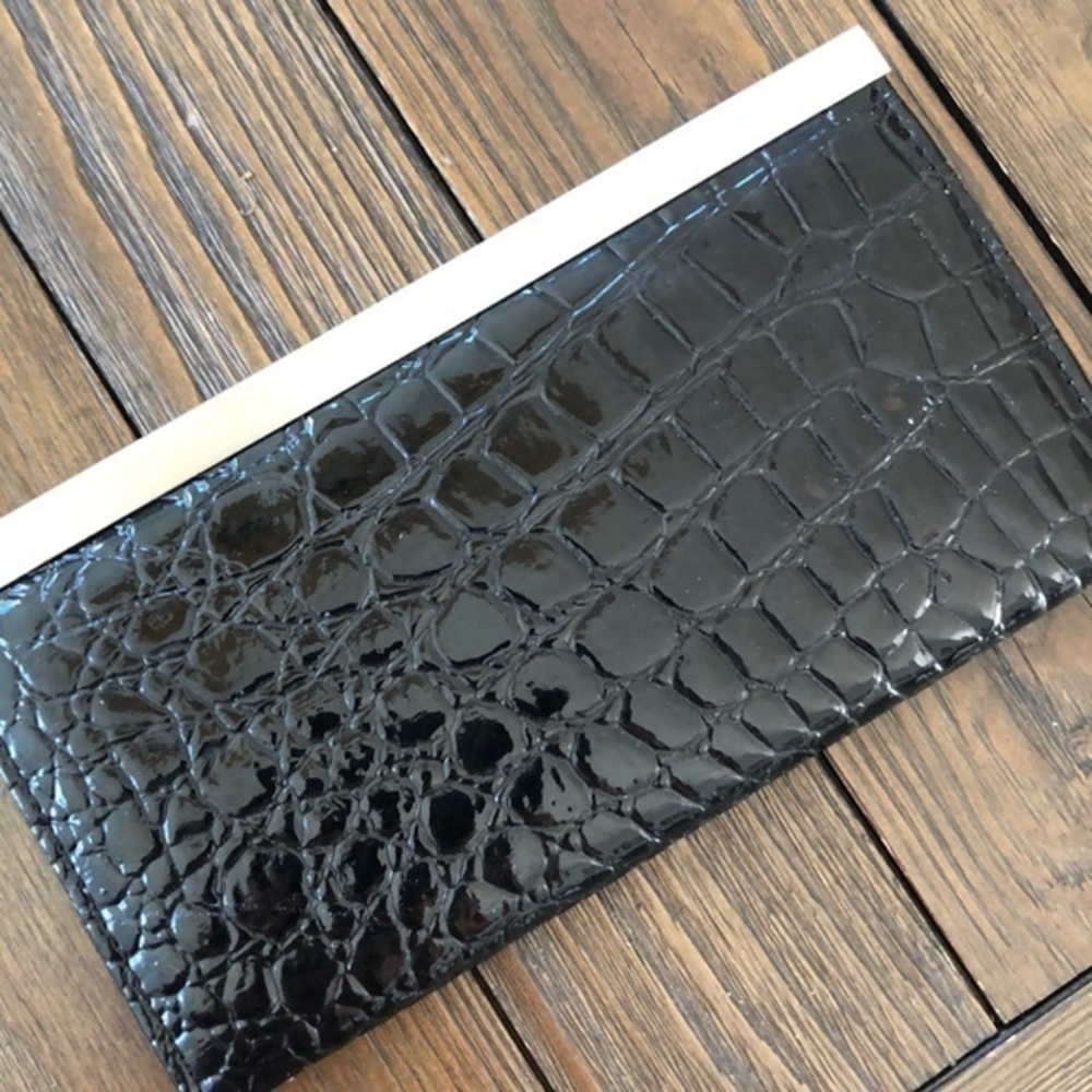 Black faux croc vegan accordion wallet - Picture 2 of 7
